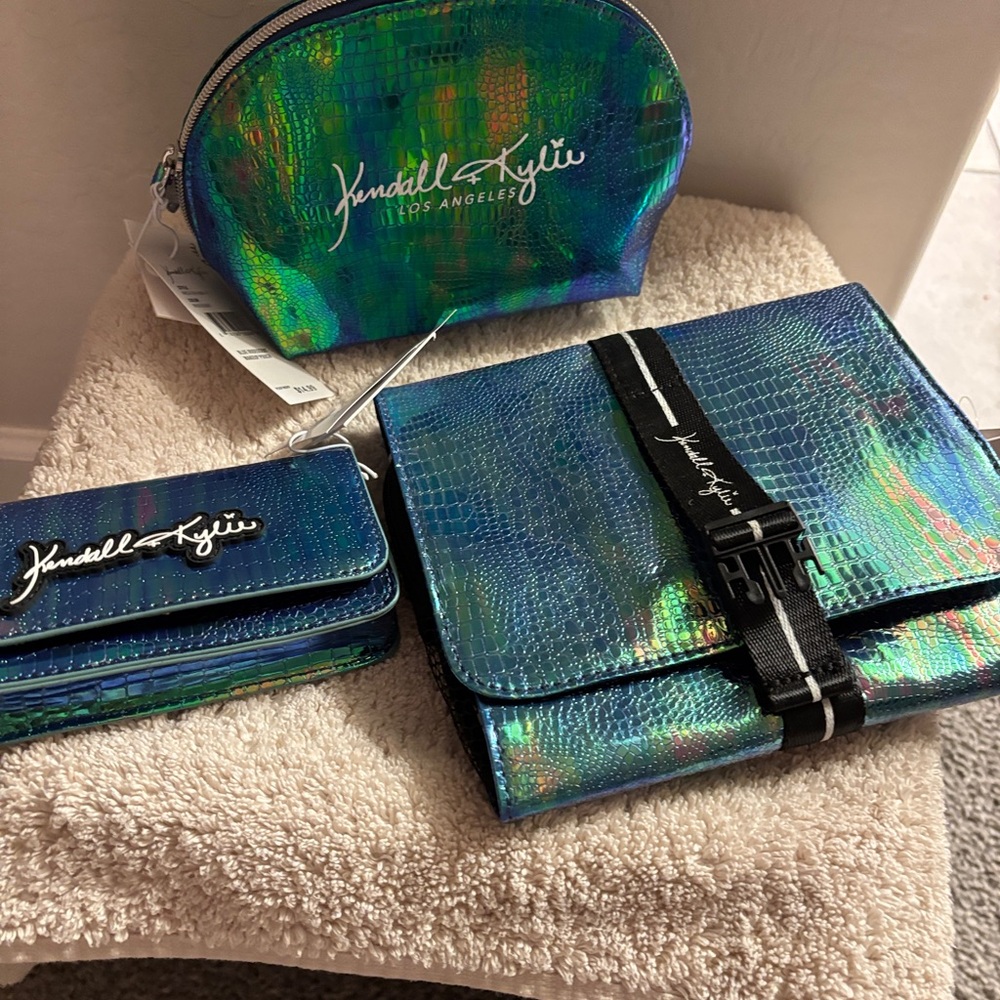 Kendall & Kylie  Blue Iridescent Hanging Beauty Case Makeup Pouch Crossbody Set